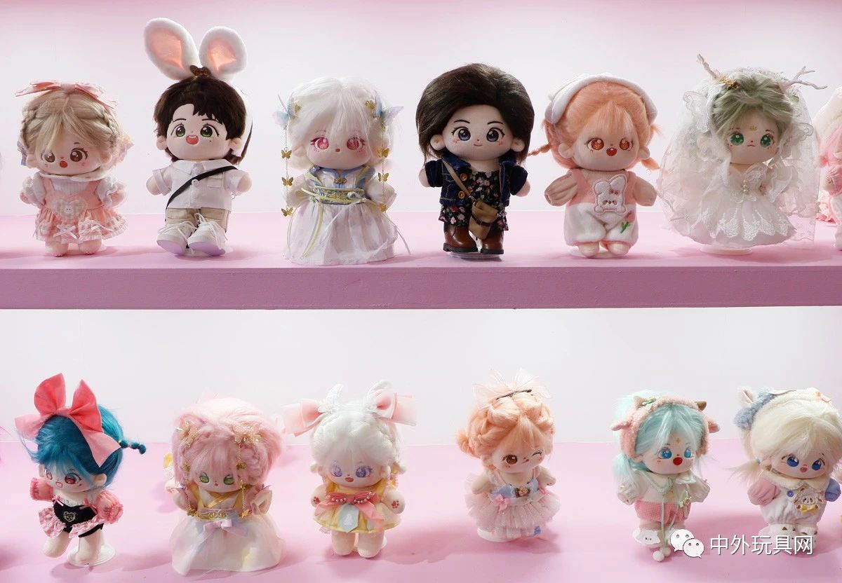 年輕人“養(yǎng)娃風(fēng)”，帶動這些玩具爆了